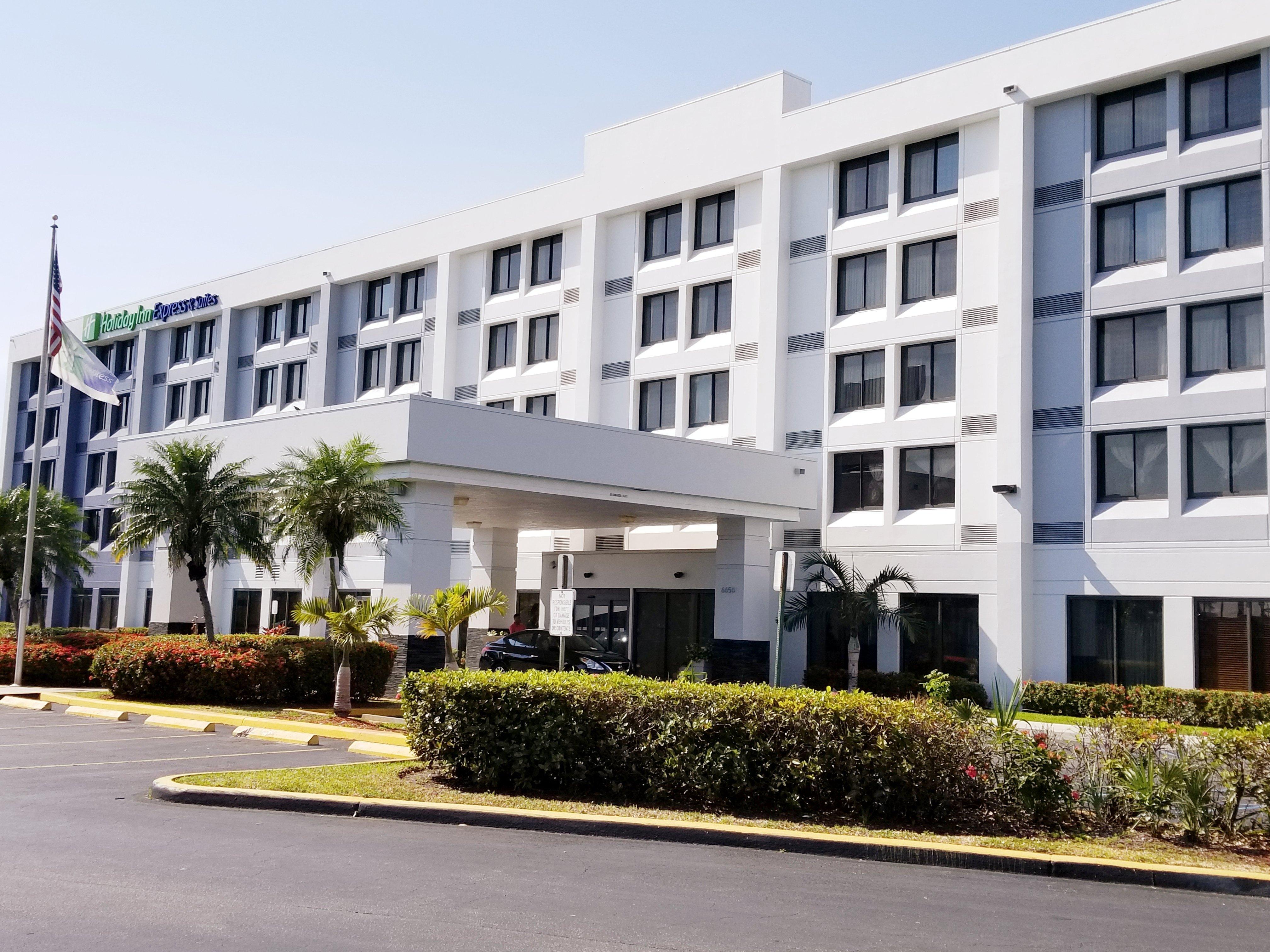 Holiday Inn Express Hotel & Suites Miami - Hialeah By Ihg Zewnętrze zdjęcie