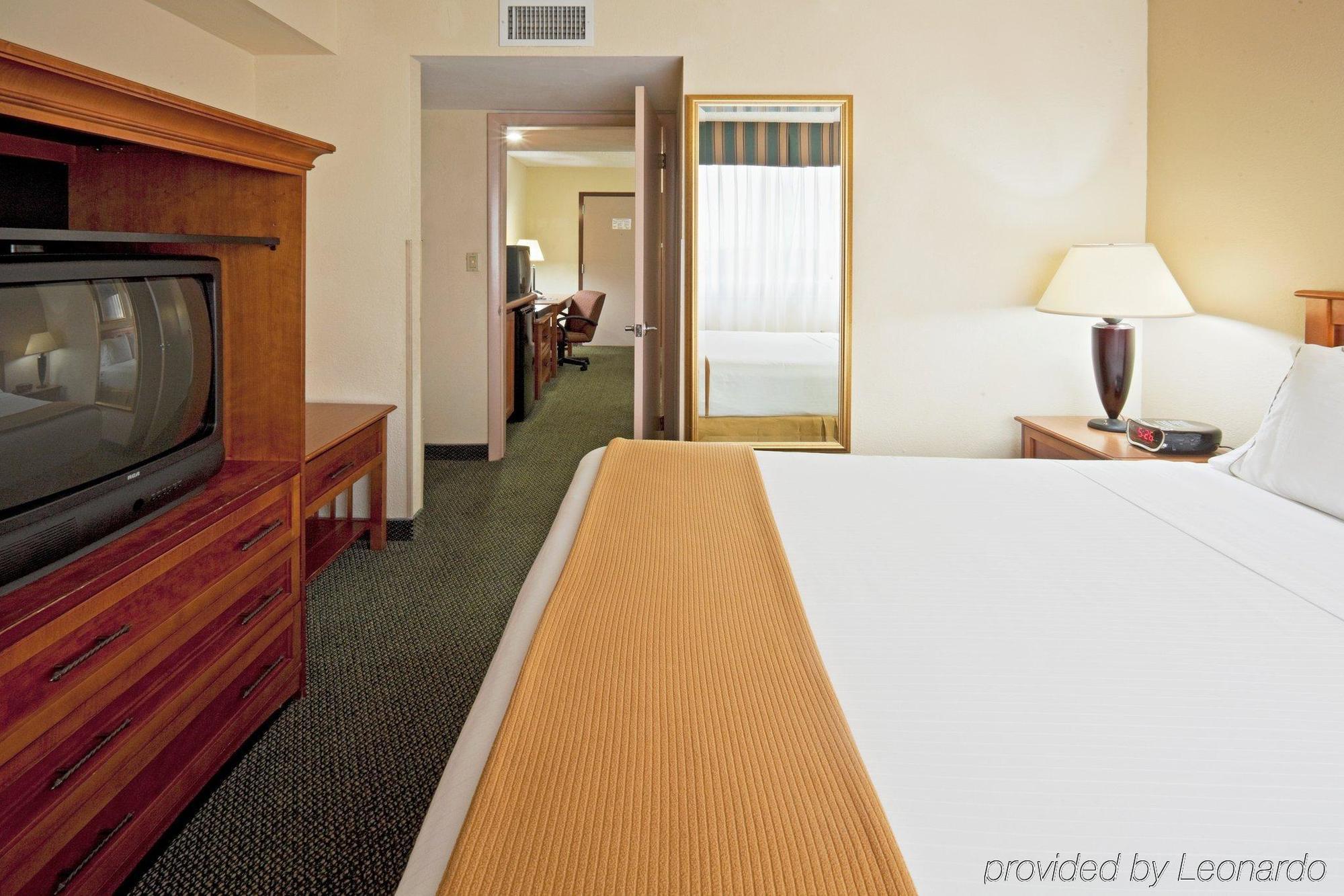 Holiday Inn Express Hotel & Suites Miami - Hialeah By Ihg Zewnętrze zdjęcie