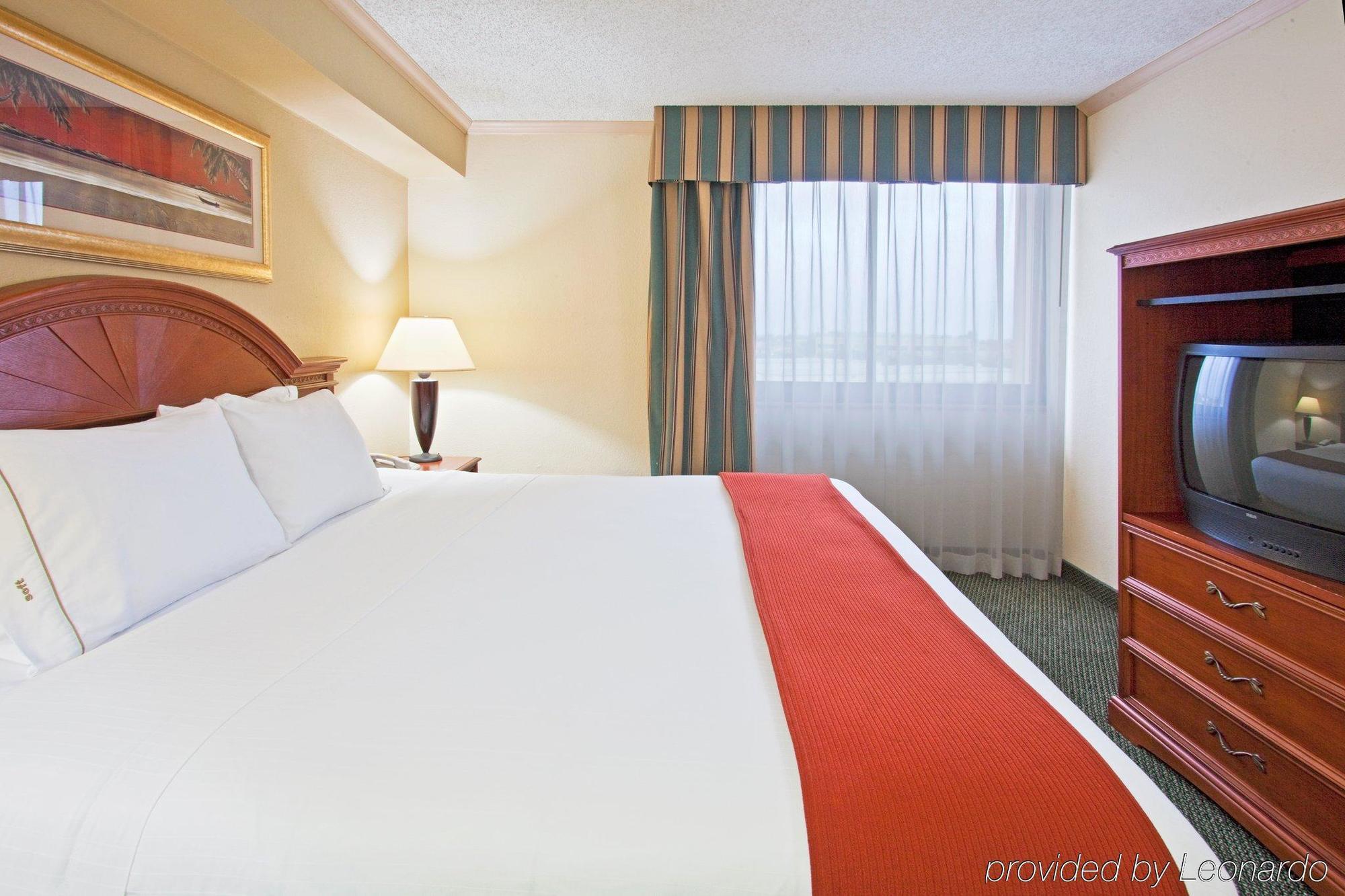 Holiday Inn Express Hotel & Suites Miami - Hialeah By Ihg Zewnętrze zdjęcie