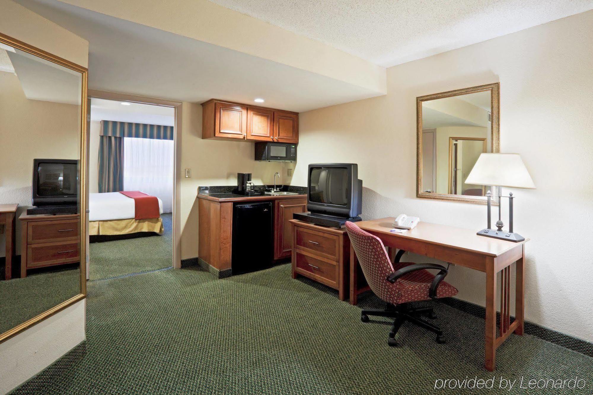 Holiday Inn Express Hotel & Suites Miami - Hialeah By Ihg Zewnętrze zdjęcie