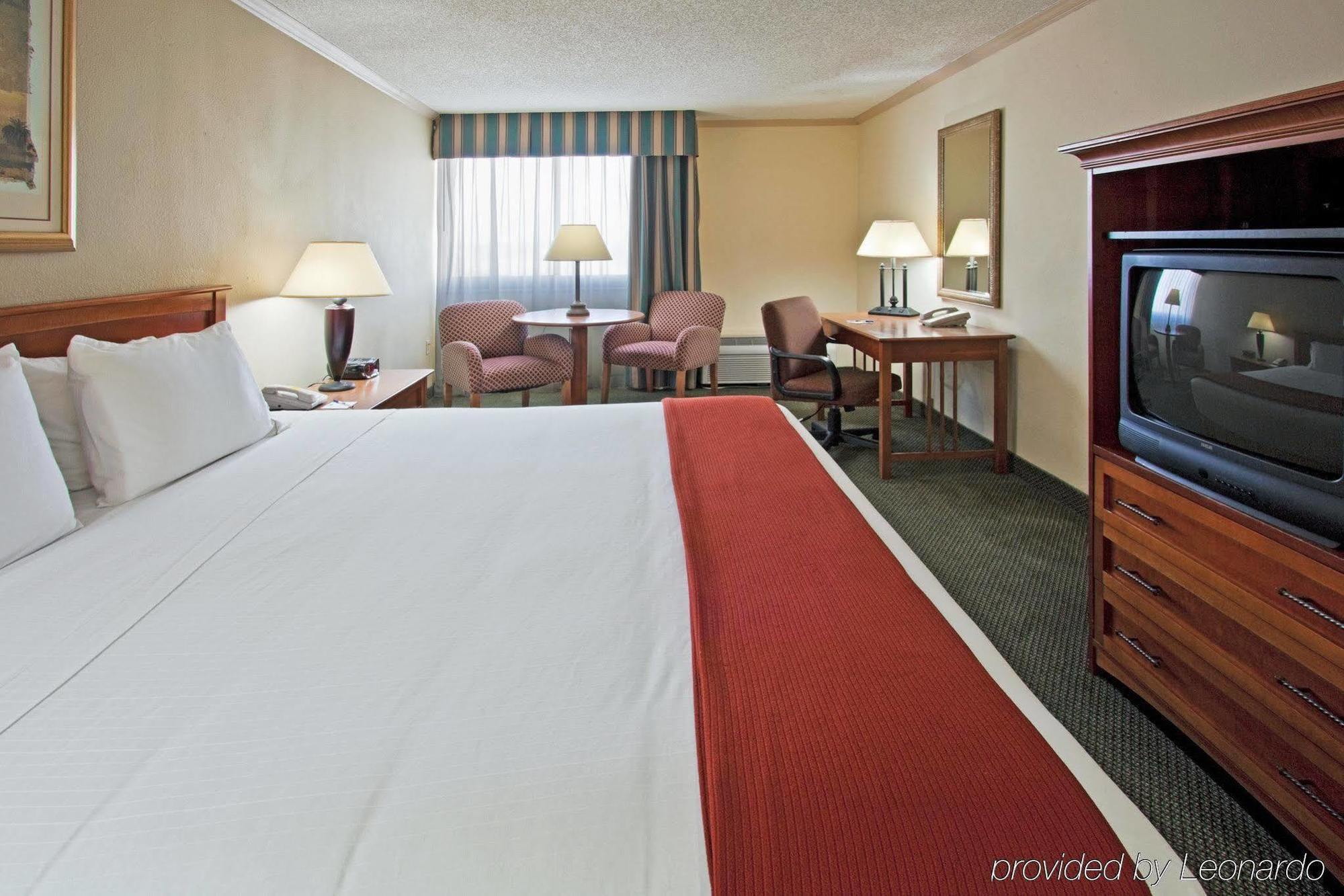 Holiday Inn Express Hotel & Suites Miami - Hialeah By Ihg Zewnętrze zdjęcie