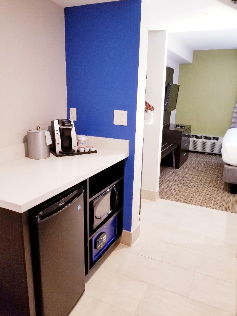 Holiday Inn Express Hotel & Suites Miami - Hialeah By Ihg Zewnętrze zdjęcie