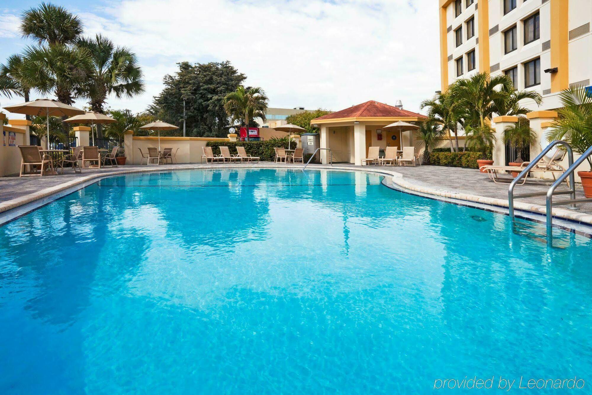 Holiday Inn Express Hotel & Suites Miami - Hialeah By Ihg Zewnętrze zdjęcie